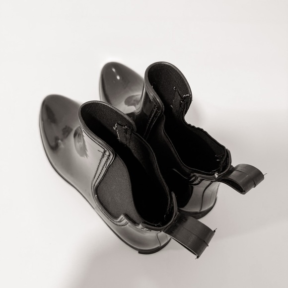 French Connection Women’s Black Glossy Rain Boots Patent Chelsea Ankle Size 6 - Picture 5 of 6